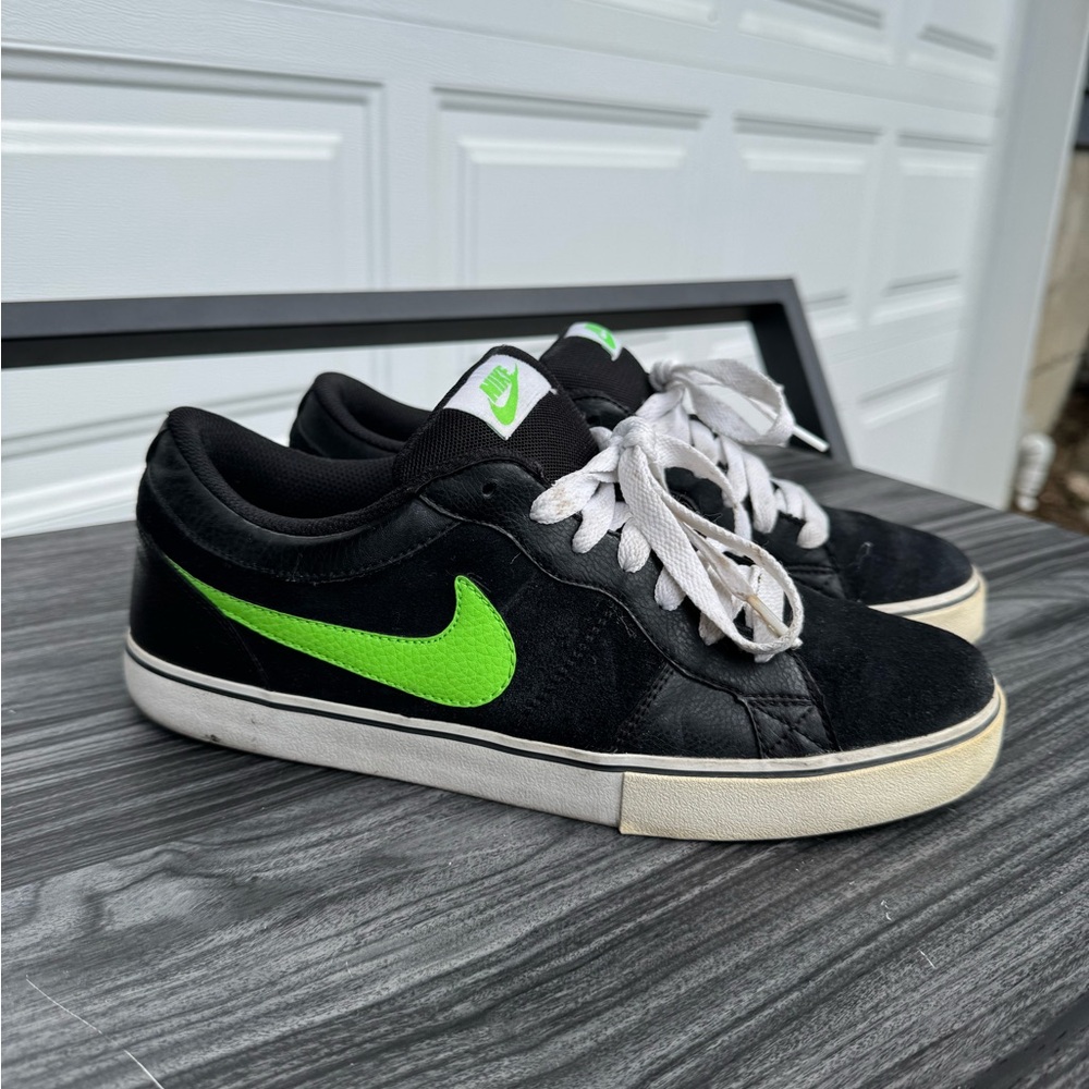 Nike Green & Black Isolate Sneakers